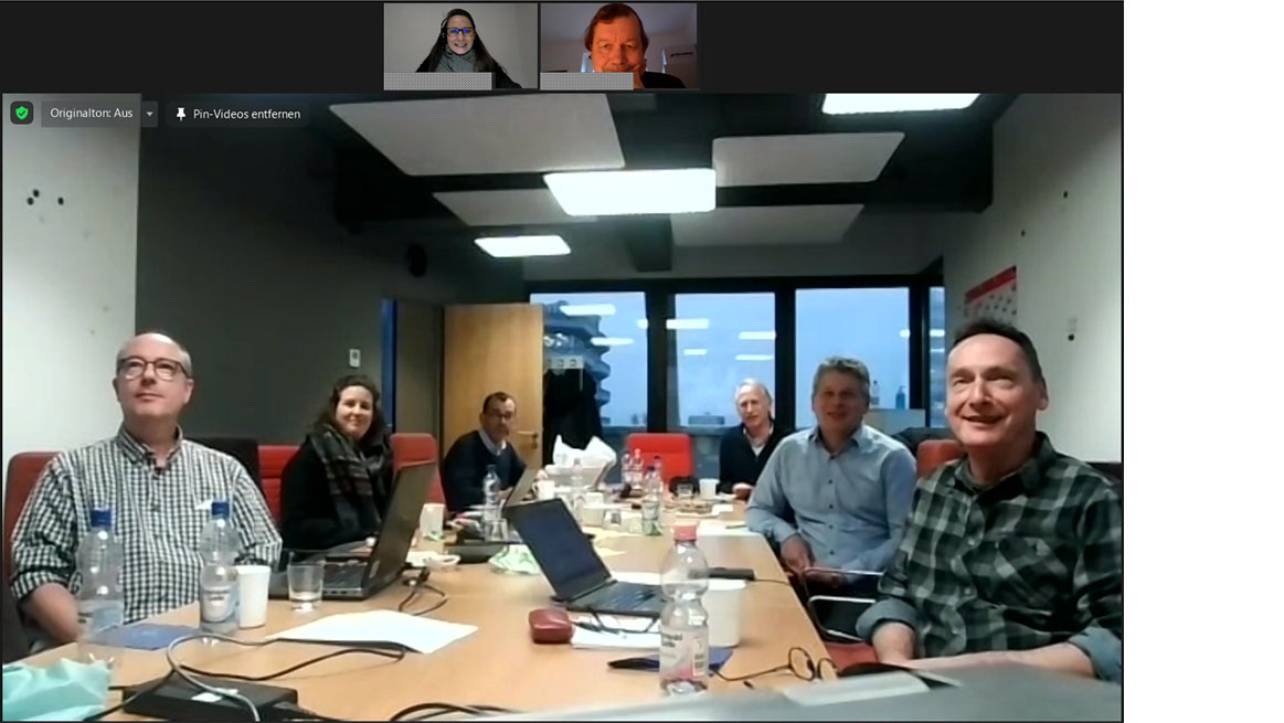 Foto de grupo tomada durante la reunión de trabajo híbrida del 30.11.2021 (derechos de imagen: DLR e.V.)