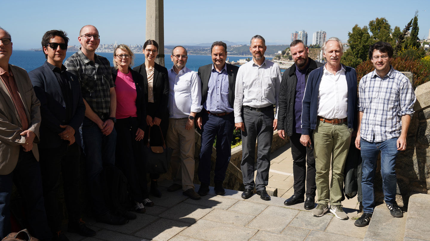 Gruppenbild während des Besuches der Universität Federico Santa María am 16.11.2023 (Bildrechte: DLR)